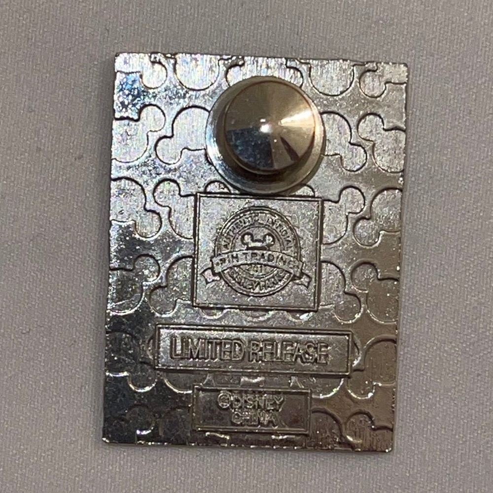 Disney Minnie Mouse Pin - Picture 2 of 2